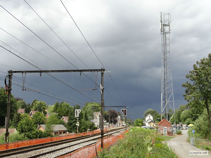 DSC09060.JPG - Gare et pylone GSM (vue depuis le dessus du tunnel)